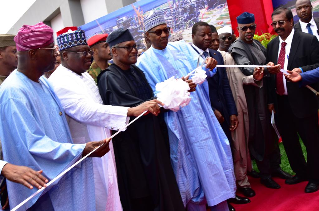 
L-R: Lagos State Governor, Babajide Sanwo-Olu; Senate President, Sen. Ahmad Ibrahim Lawan; President/Chief Executive, Dangote Industries Limited, Aliko Dangote; President of Federal Republic of Nigeria, Muhammadu Buhari, cutting the tape; President of Togo, Faure Gnassingbe; Ogun State Governor, Dapo Abiodun; and Group Executive Director, Strategy, Capital Projects & Portfolio Development, Dangote Industries Limited, Devakumar Edwin, at the commissioning of Dangote Petroleum Refinery and Petrochemicals FZE, (650,000 barrels per day Petroleum Refining and 900,000 tonnes per annum Polypropylene Production) in Lagos on Monday, May 22, 2023.